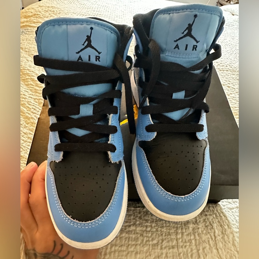 Worn maybe twice by my kid. Very good condition air Jordan’s 1 mid.